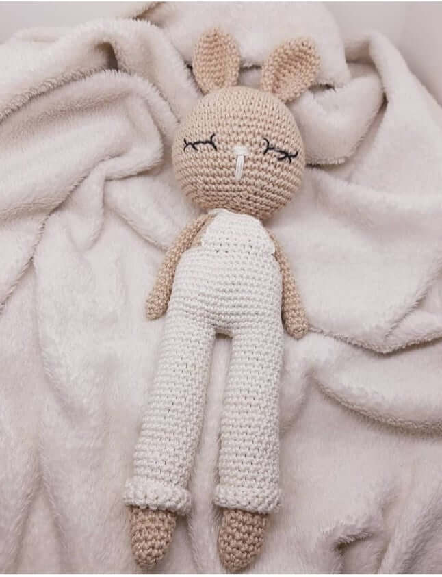 Pupazzo amigurumi coniglietto gambe lunghe – la steefaeto a man prodotti  artigianali