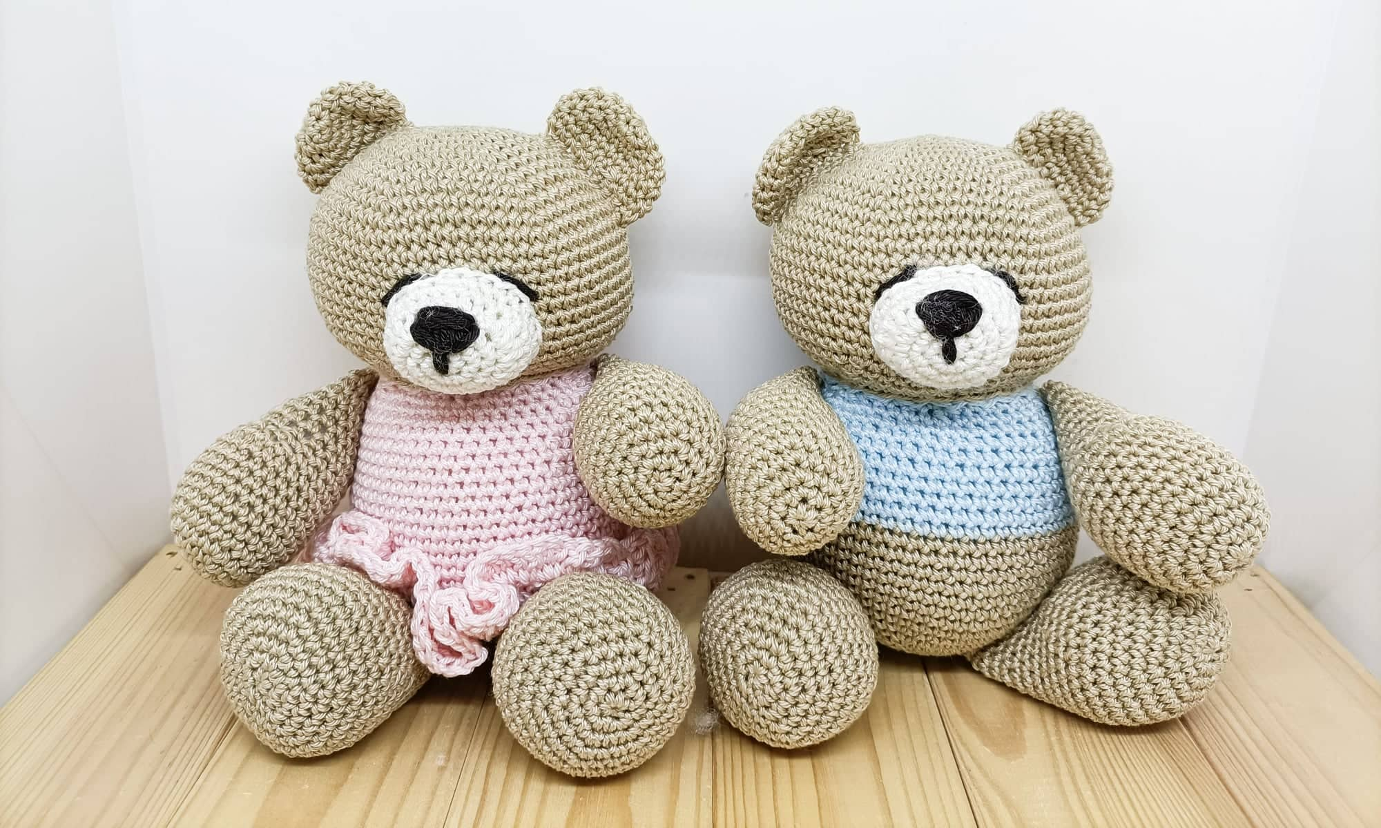 Pupazzo amigurumi orsetto vestito – la steefaeto a man prodotti artigianali