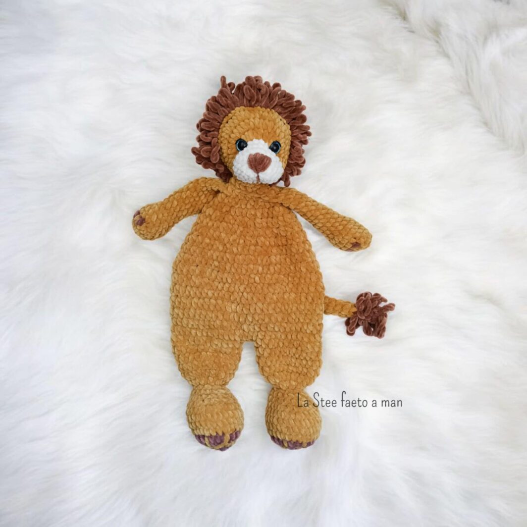 Leoncino in ciniglia amigurumi