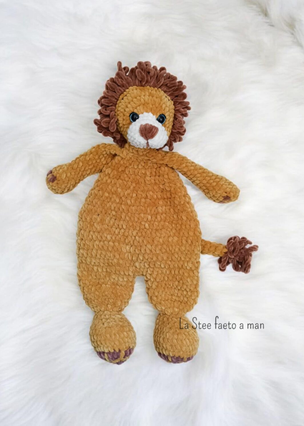 Leoncino in ciniglia amigurumi
