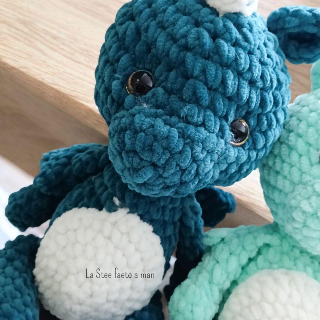 Draghetto in ciniglia amigurumi - immagine 2