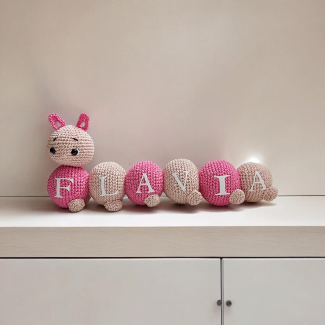 Bruco amigurumi con nome